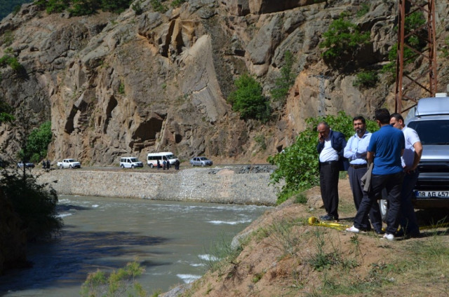 Artvin’de Derede Kaybolan Şahıslardan 2’sinin Cesedine Ulaşılırken 3. Şahsın Cesedini Arama…