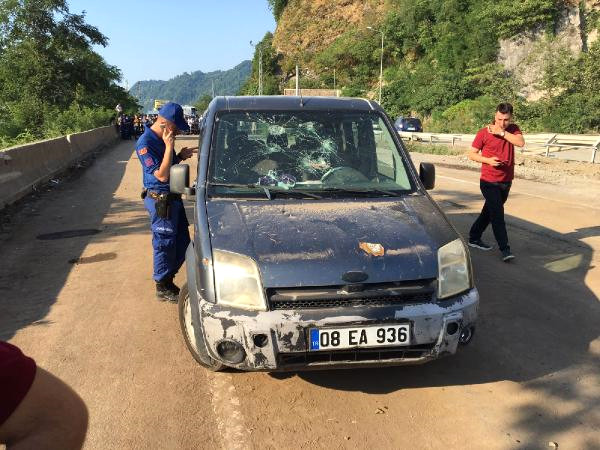 Taş Ocağında Patlatma Heyelana Neden Oldu: 2’si Asker, 3 Ağır Yaralı (2)