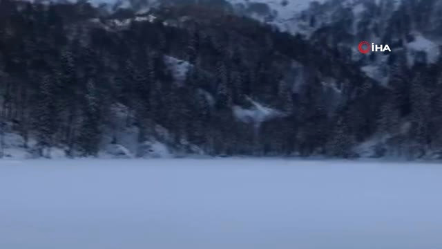 Kar Yağışı ile Buz Tutan Karagöl Hayran Bıraktı