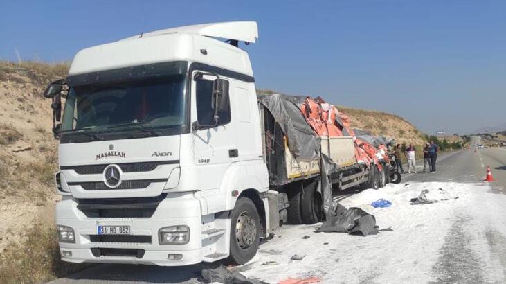 Afyonkarahisar’da TIR’a otobüs ve kamyon çarptı: 2 ölü, 5 yaralı