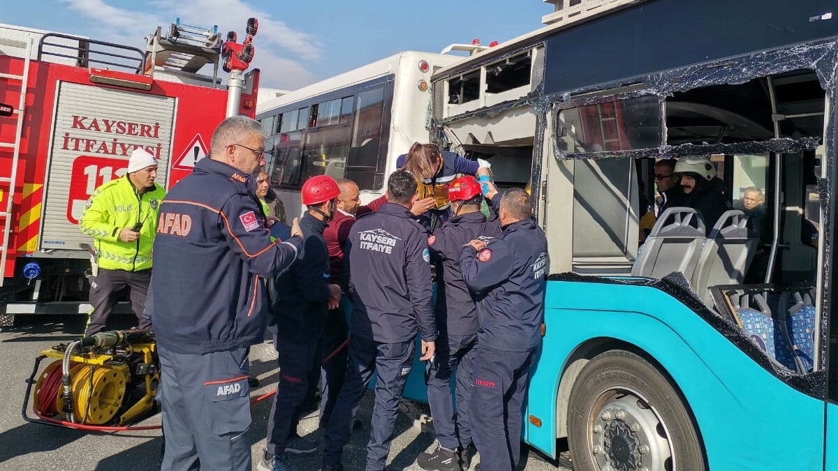 Kayseri’de iki otobüs çarpıştı: 29 yaralı