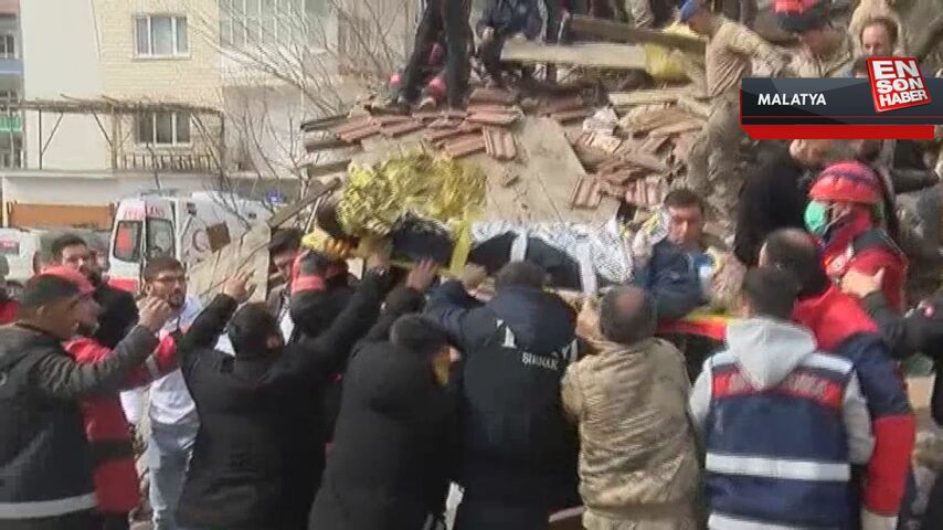 Yeşilyurt’ta çöken binanın enkazından Ali Şanhingil kurtarıldı