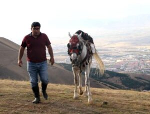 Erzurum, Hatay ve Artvin’den üç akademisyenin yayınladığı ‘Eski Çağ’dan Çağdaş Çağ’a’ kitabı