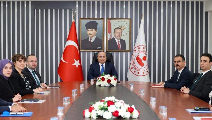 Artvin’de ilçelerdeki genel meselelerin ele alındığı Kaymakamlar Toplantısı gerçekleştirildi