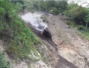 Artvin’de tehlikeli kayalar temizlendi