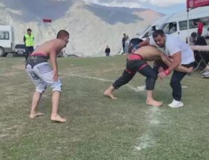 Karakucak güreşlerinde şaşırtan olay