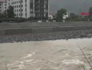 Arhavi’de Çok Yağışlar Yol Çökmesine Neden Oldu