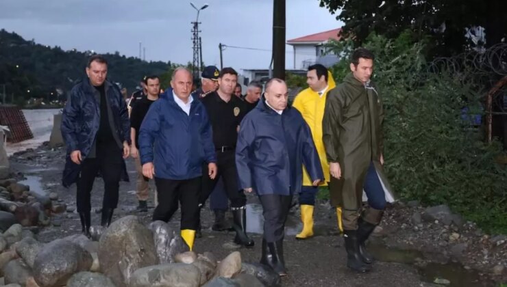 Artvin’de Sağanak Yağış Sel ve Heyelanlara Neden Oldu