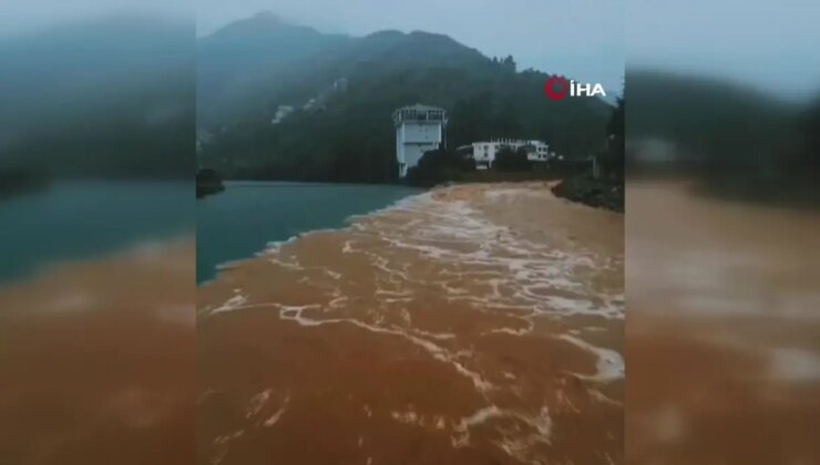 Artvin’de Taşan Dereler Çoruh Irmağıyla Buluştu