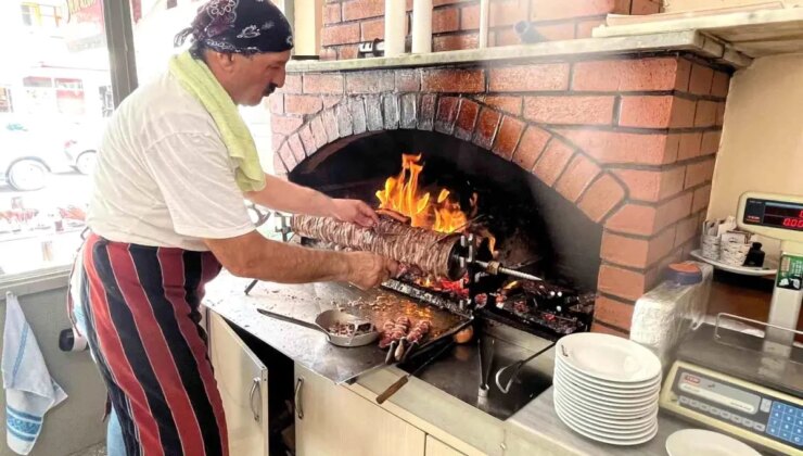 Ersin Dede’nin Cağ Kebap Dükkanı Kapanıyor