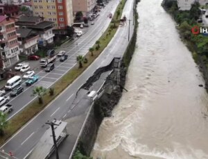 Hopa’da Şiddetli Yağışlar Yol Çökmesine Neden Oldu