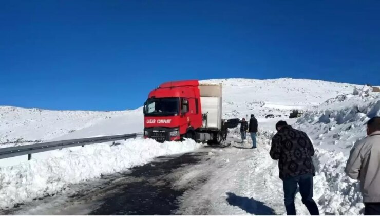 Artvin’de Kar Yağışı Ulaşımı Olumsuz Etkiliyor