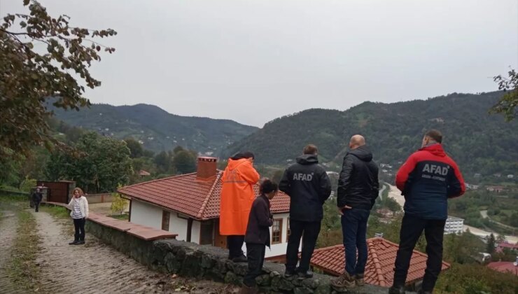 Artvin’de Yağışlar Nedeniyle 8 Konut Tahliye Edildi