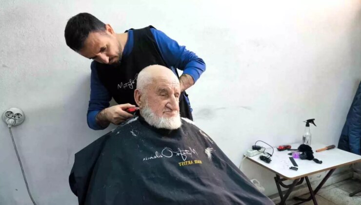 Artvinli Kuaförler Huzurevi Sakinlerine Fiyatsız Saç ve Sakal Tıraşı Yaptı