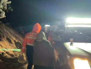 Artvin Şavşat’ta Köy Servisi Kar Yağışı Nedeniyle Mahsur Kaldı