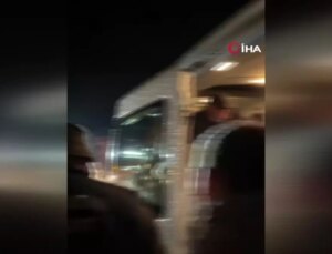 Artvin’de Hasta Yolcuları Taşıyan Servis Kara Saplandı