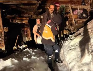 Artvin’de Kar Yağışı Nedeniyle Mahsur Kalan Hasta Kurtarıldı