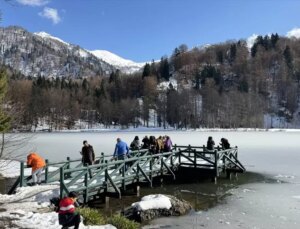 Borçka Karagöl Tabiat Parkı’nda Sonbahar-Kış Görsel Şöleni