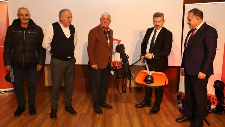 Artvin’de Üreticilere Motorlu Tırpan Dayanağı