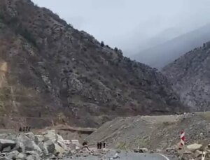 Artvin-Şavşat kara yolu heyelan nedeniyle ulaşıma kapandı