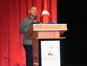 Ankara Üniversitesi Öğretim Üyesi Prof. Dr. Kandemir, Artvin’de “Bal Çalıştayı”nda konuştu Açıklaması