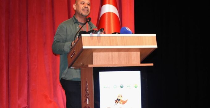 Ankara Üniversitesi Öğretim Üyesi Prof. Dr. Kandemir, Artvin’de “Bal Çalıştayı”nda konuştu Açıklaması