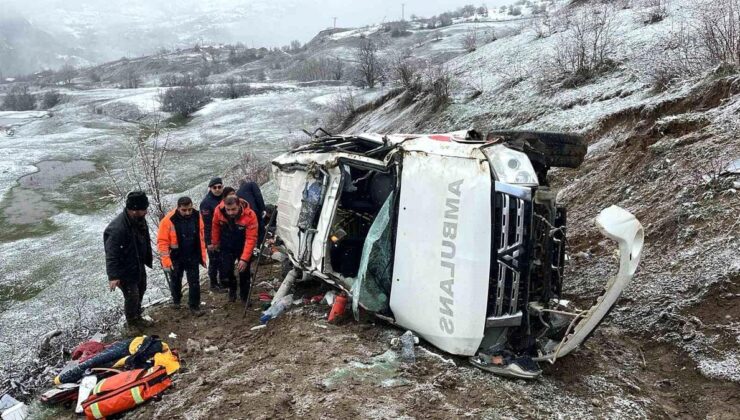 Artvin’de ambulans uçuruma yuvarlandı: 1 meyyit, 4 yaralı