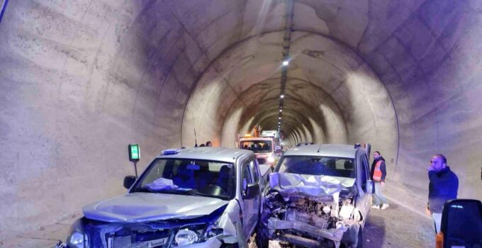 Artvin’de tünelde kaza: 7 yaralı