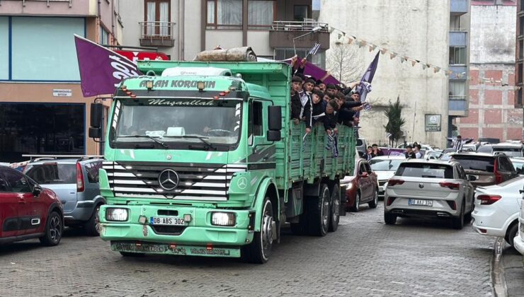 Savaştan kaçmıyorlar! Kamyon kasasına binip gittikleri yer herkesi şaşırttı