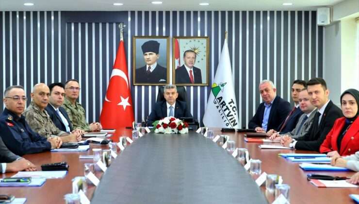 Artvin’de okullardaki tedbirlerle ilgili toplantı düzenlendi