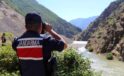 Artvin’in Şavşat Deresi’nde kayıp baba ve oğlunu arama çalışmaları sürüyor