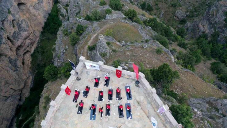 Cehennem Deresi Kanyonu’nda dünya yoga günü aktifliği