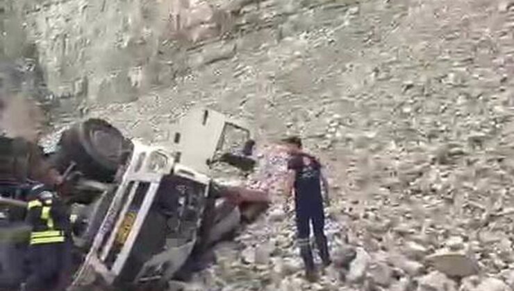 Erzurum’da feci kaza: Freni patlayan tırdan atlayan şoför öldü, 2 kişi yaralandı