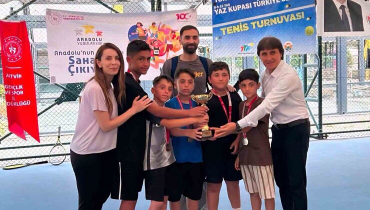Erzincan Erkek Tenis Grubu’ndan Gümüş Madalya